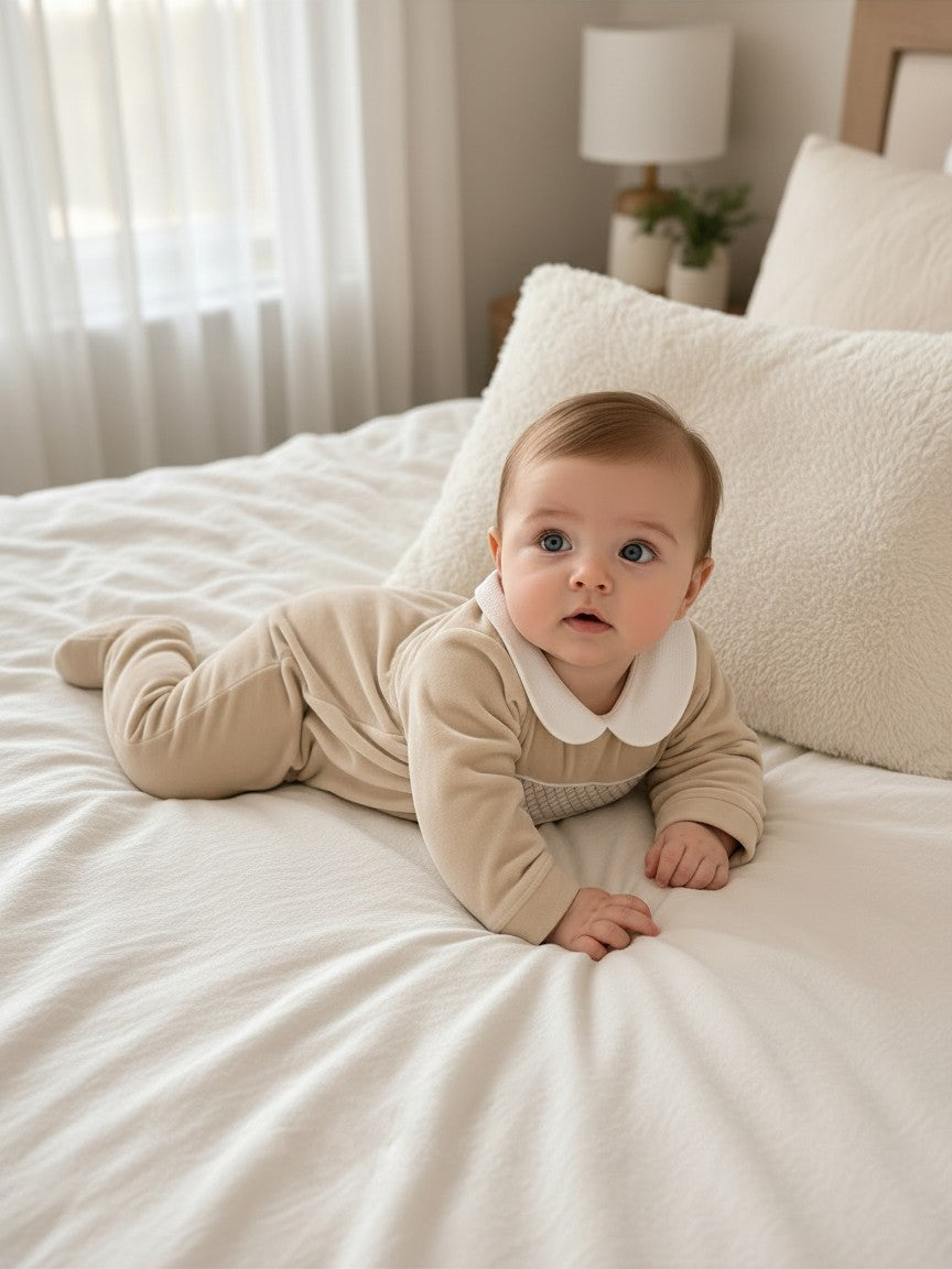 Tutina in ciniglia beige con punto smock 217 BS Jogus 