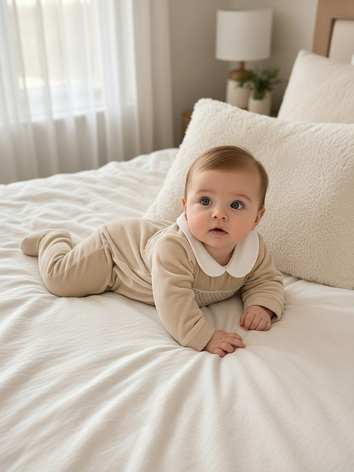 Tutina in ciniglia beige con punto smock 217 BS Jogus 