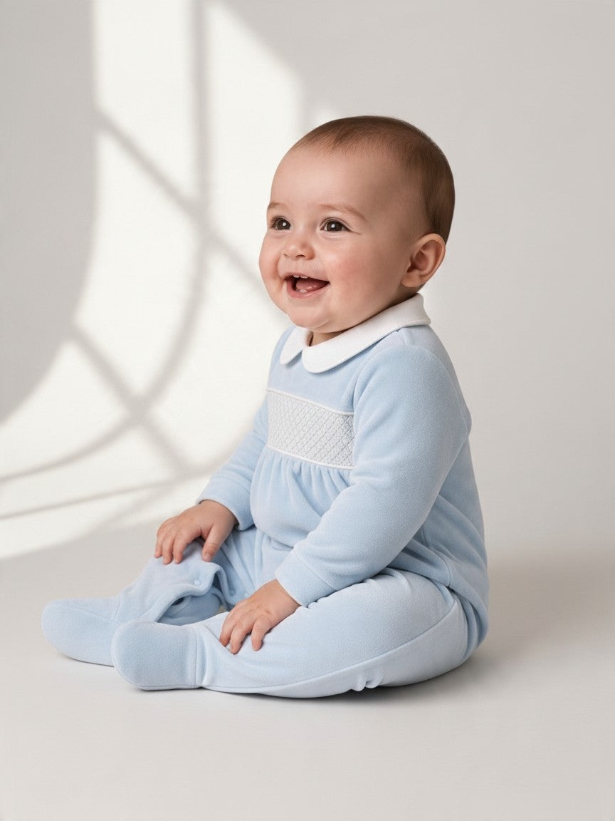 Tutina in ciniglia celeste con punto smock 217 CE Jogus 