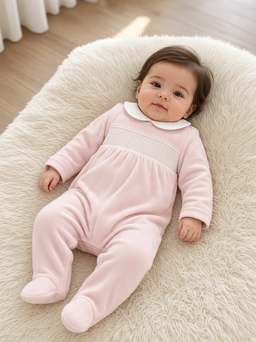 Tutina in ciniglia rosa con punto smock 217 RO Jogus 