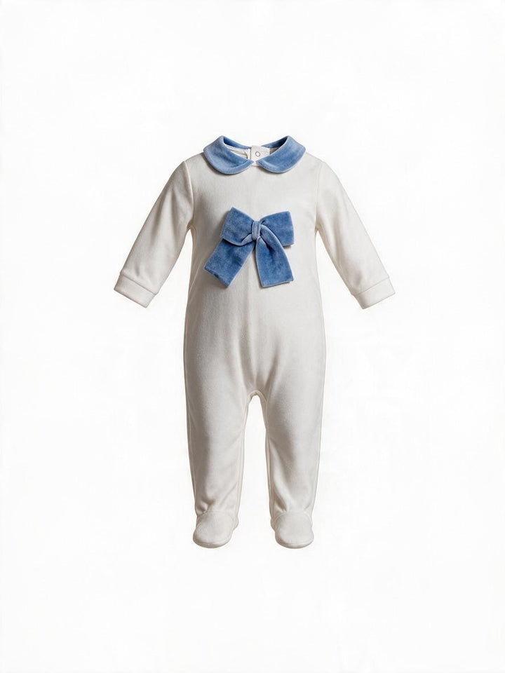 Tutina in ciniglia con fiocco azzurro<BR/> 218 BC Jogus 