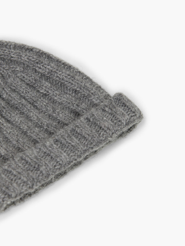 Cappello con ponpon in lana merino grigio 05307B 10 WEDOBLE 