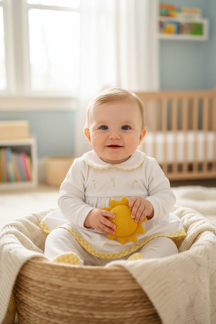 Completo con dettagli vichy e ricami a mano CL8740 BGI Teto e Tatta 