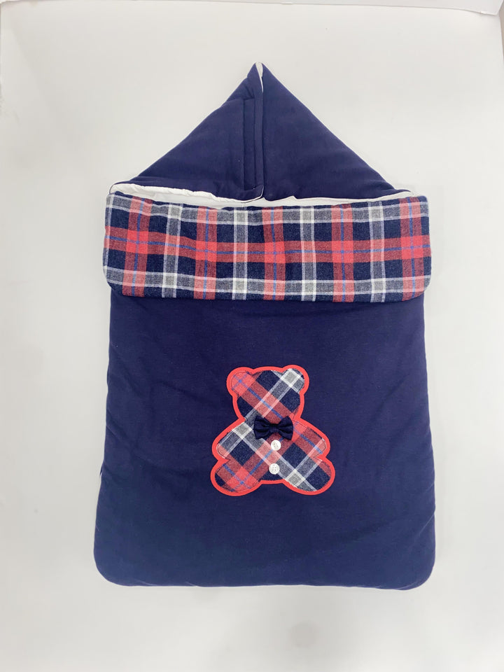 Sacco nanna imbottito blu navy con cappuccio e dettagli tartan 8555 BLR PERDIPIU 