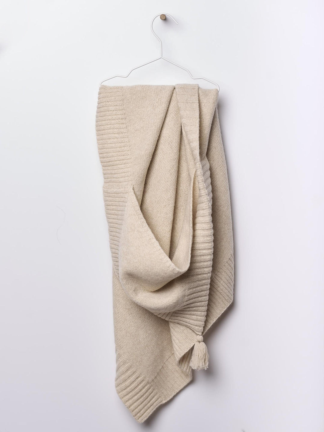 Coperta con cappuccio lavorata a maglia in lana merino 03306B 22 WEDOBLE 