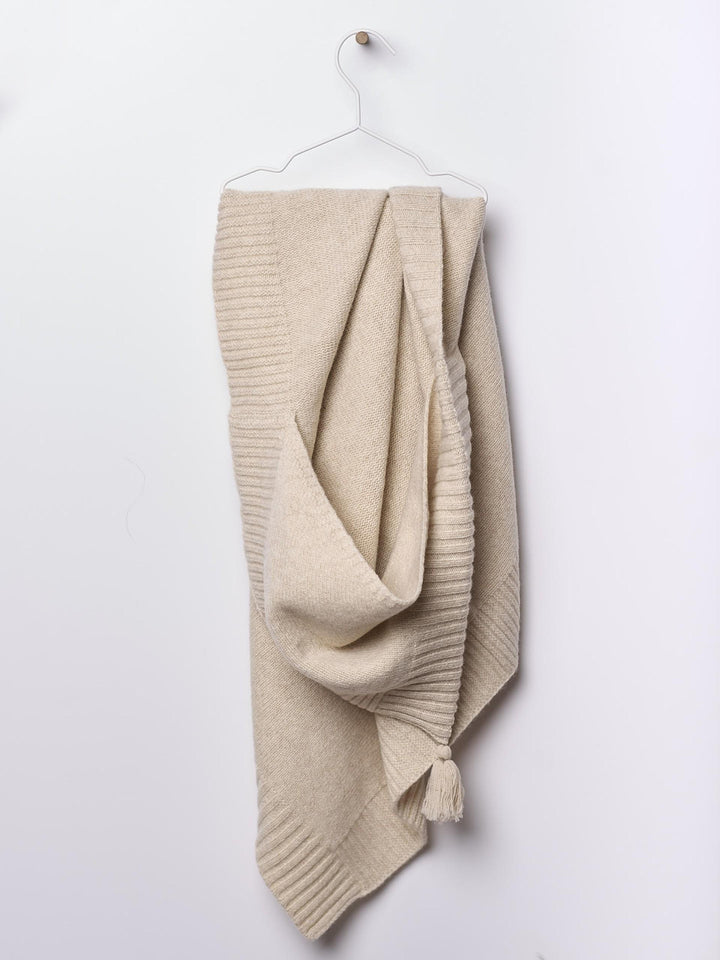 Coperta con cappuccio lavorata a maglia in lana merino 03306B 22 WEDOBLE 