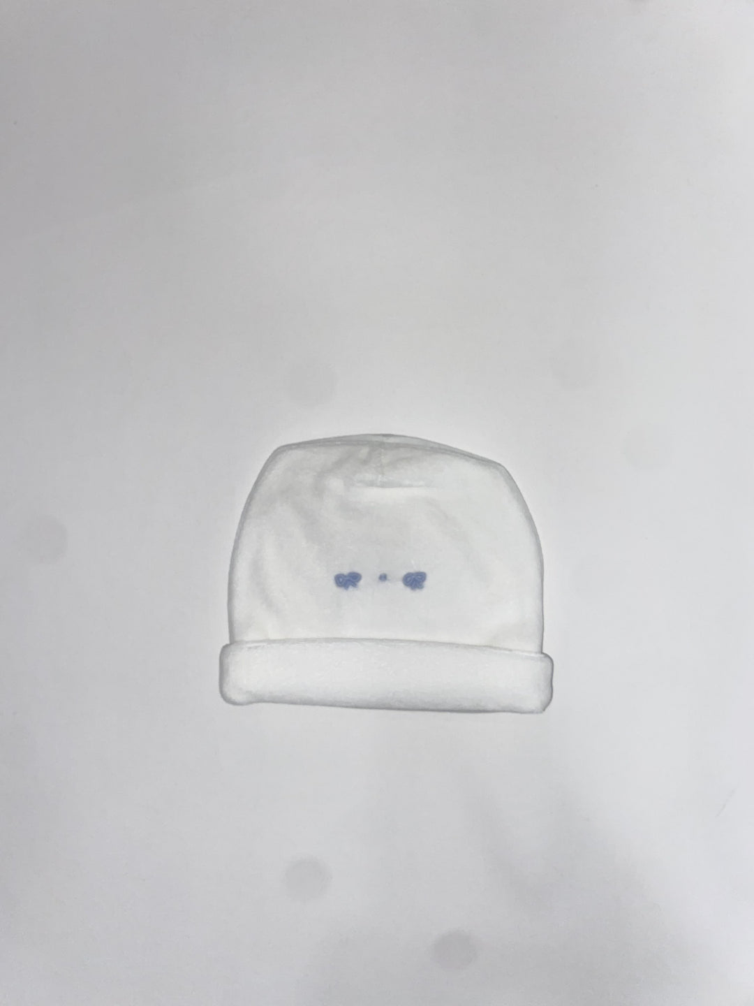 Cappellino in ciniglia con ricamo azzurro CA8180 BC Teto e Tatta 