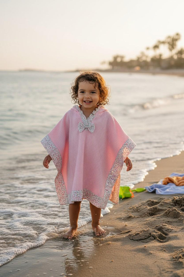 Poncho in nido d'ape rosa con profili floreali LAMPEDUSA 62/10 Mantì 